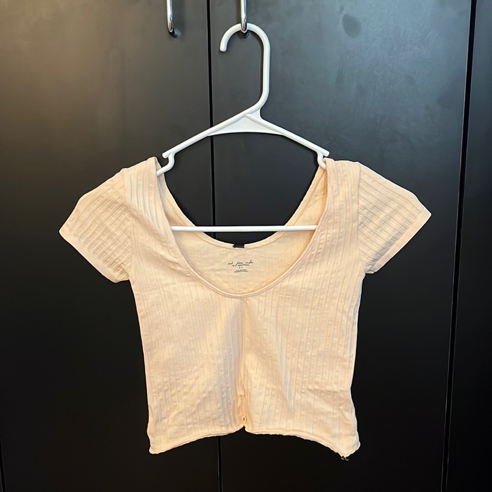 NWT Urban Outfitters Women’s Short Sleeve Peach Crop Top